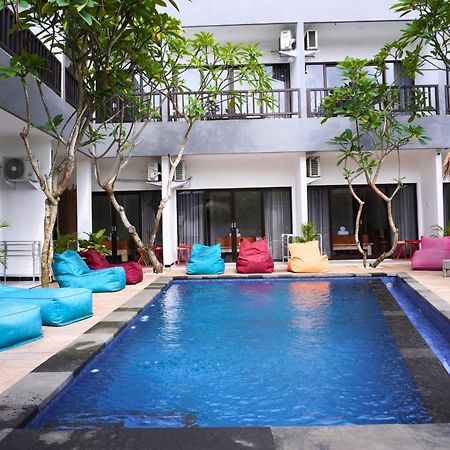 Summer Of Surf Hostel Uluwatu Ungasan  Exterior photo