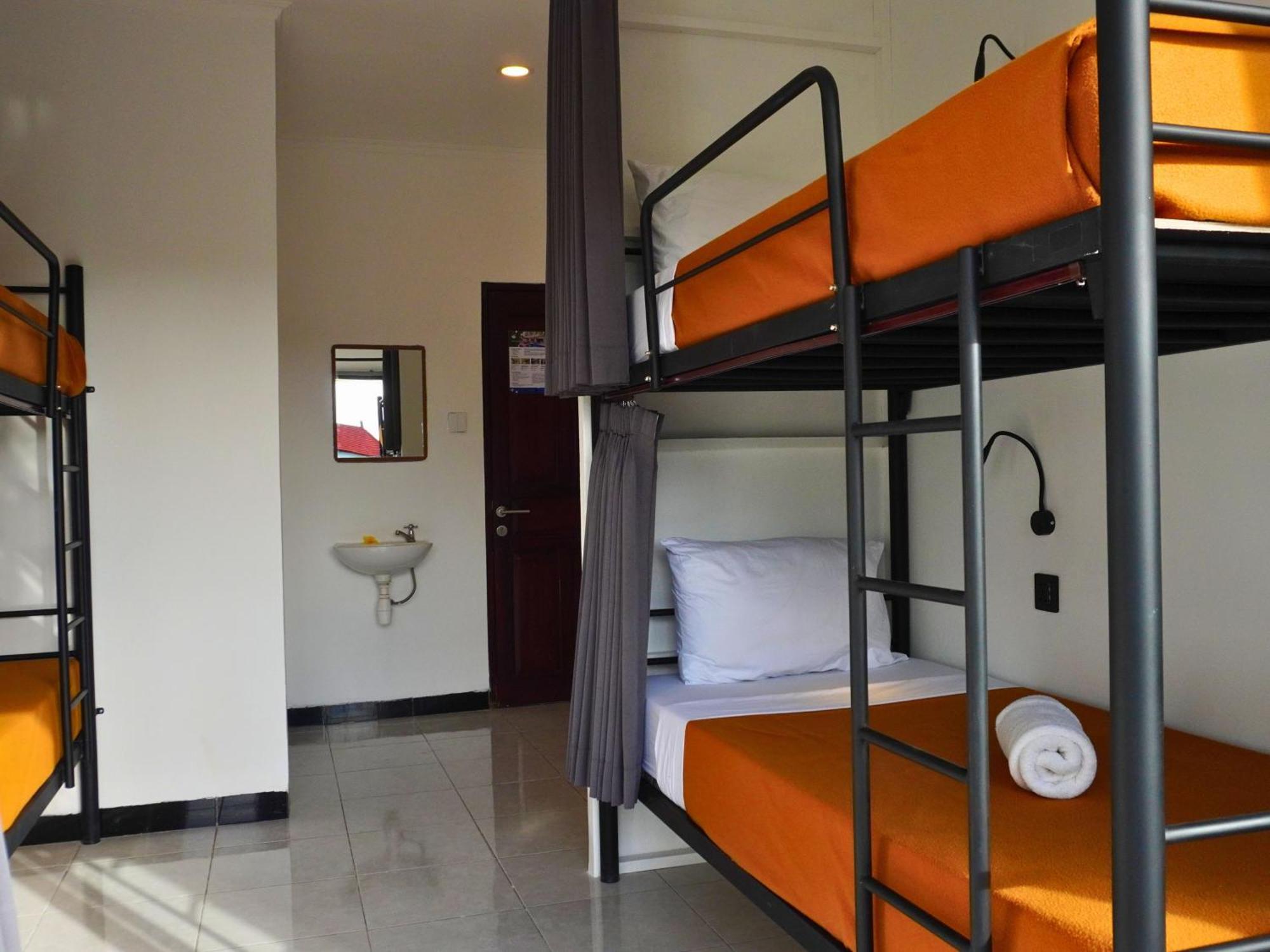 Summer Of Surf Hostel Uluwatu Ungasan  Exterior photo