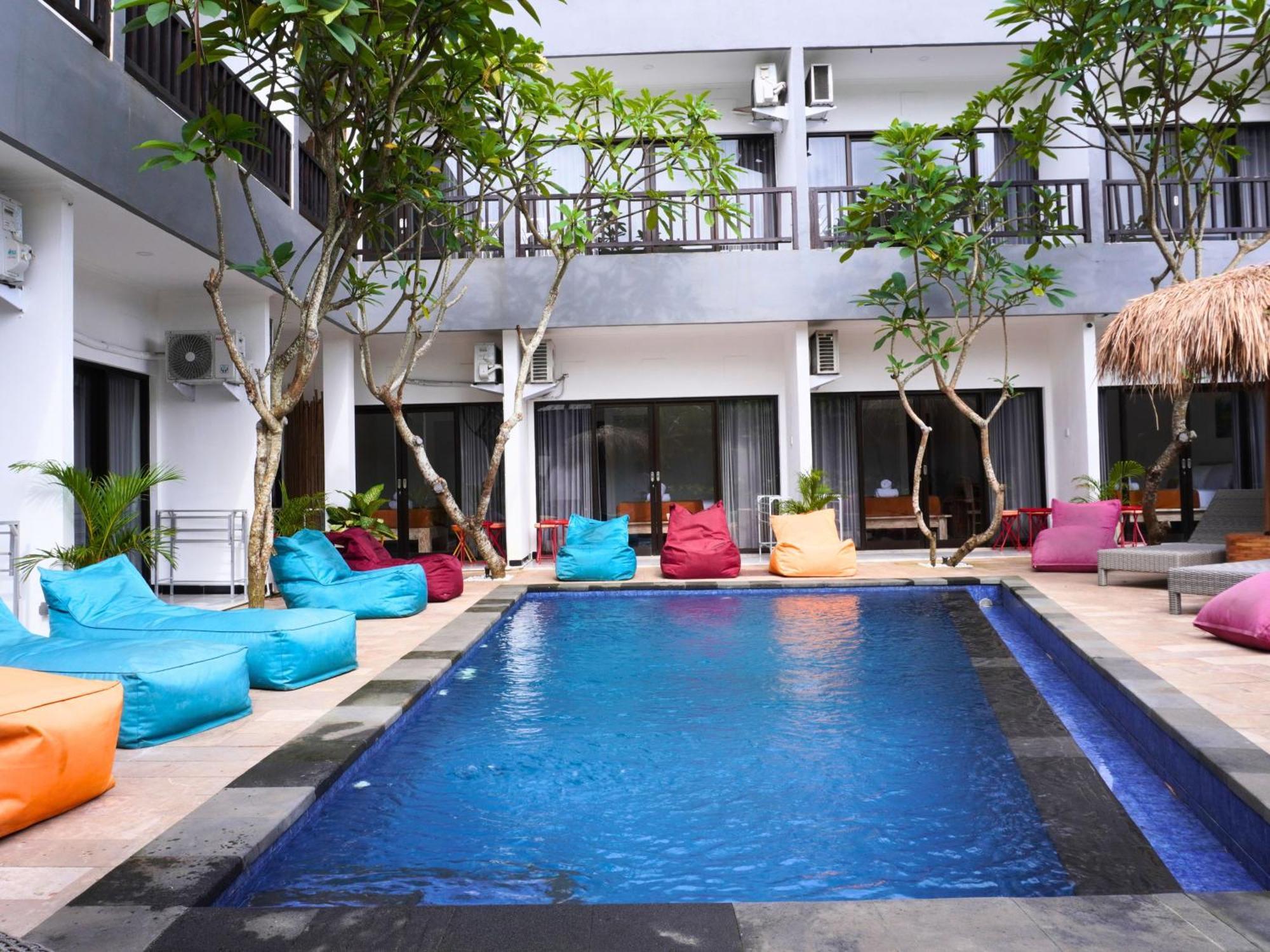 Summer Of Surf Hostel Uluwatu Ungasan  Exterior photo