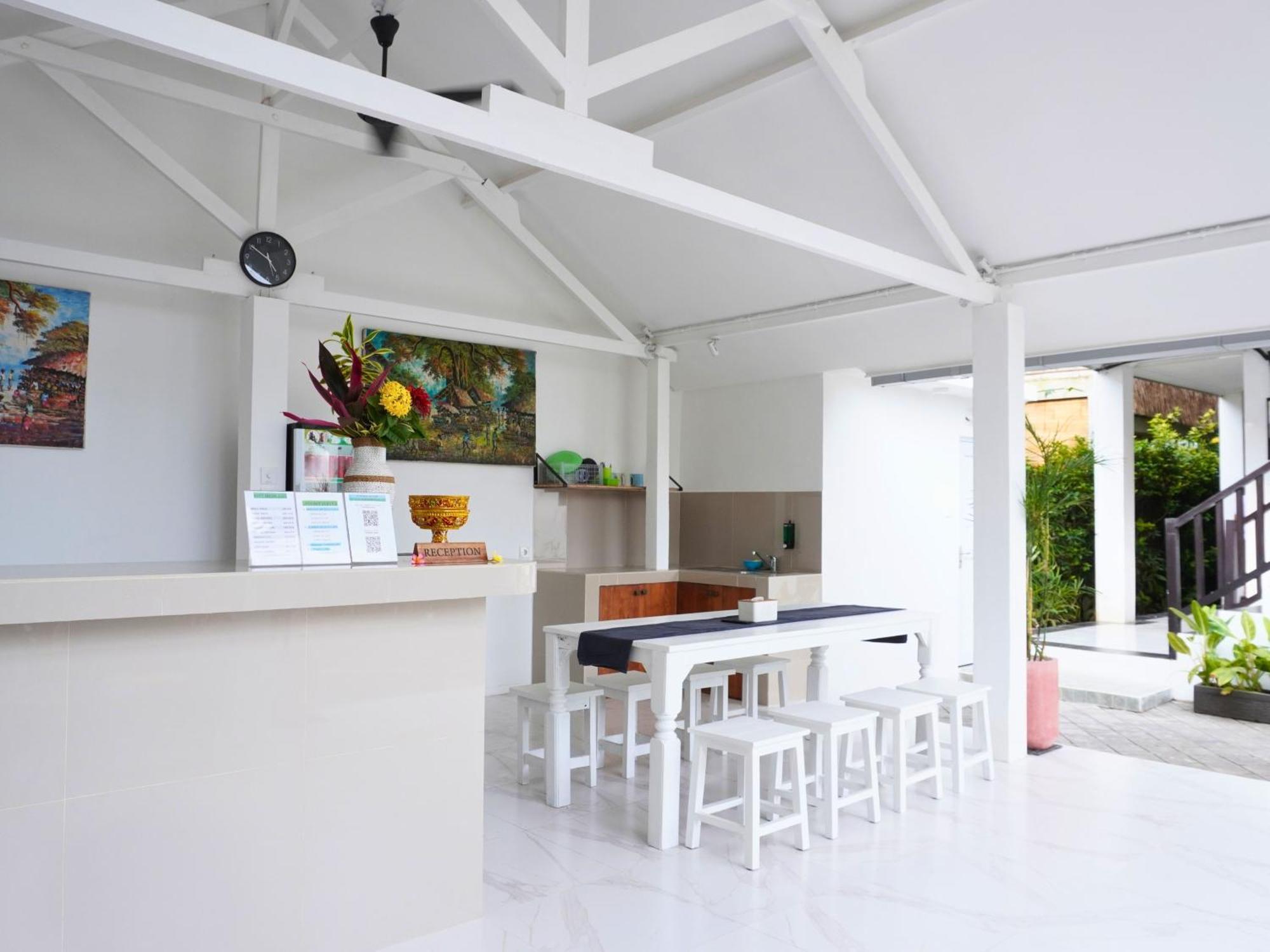 Summer Of Surf Hostel Uluwatu Ungasan  Exterior photo