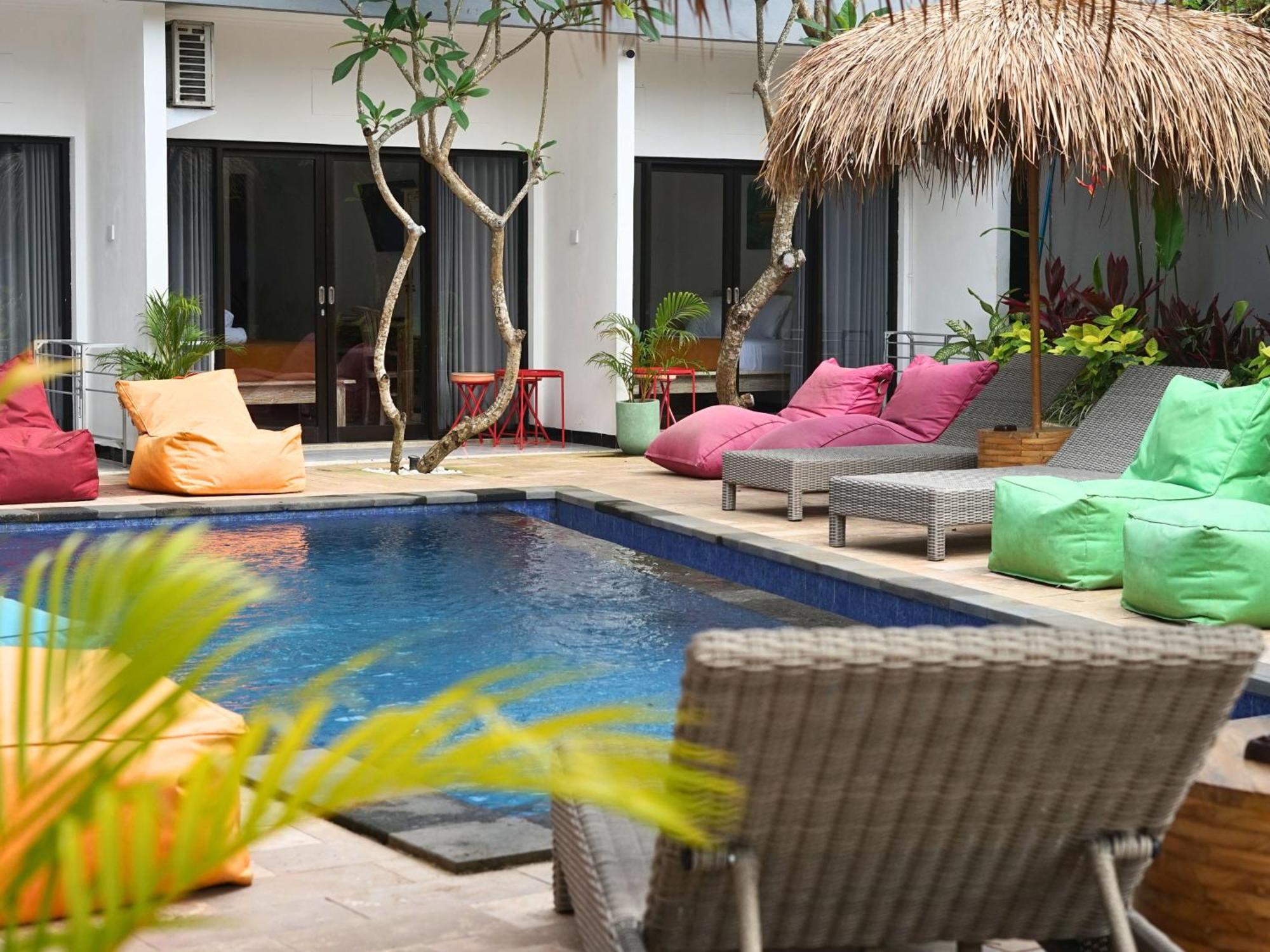 Summer Of Surf Hostel Uluwatu Ungasan  Exterior photo
